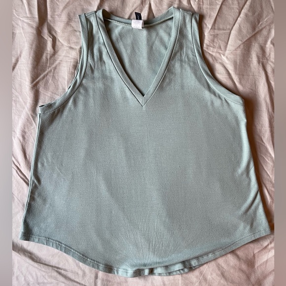 Onzie Tank Top - Picture 5 of 6